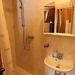 Zur Dorfschaenke Hotell