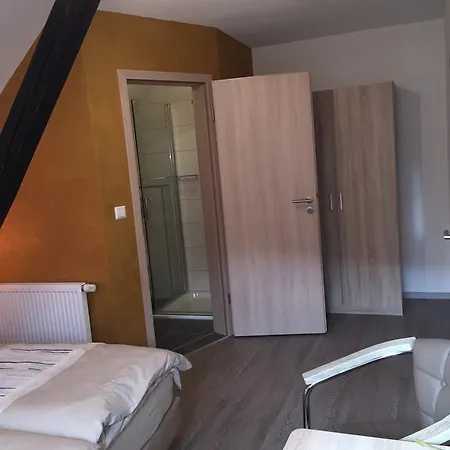 מלון Zur Dorfschaenke