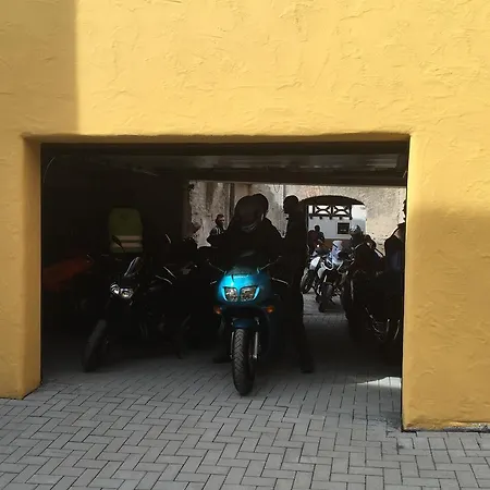 Zur Dorfschaenke 3* 克洛滕