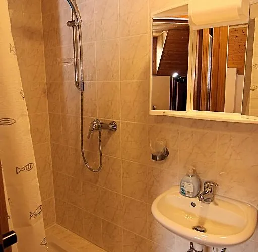 Zur Dorfschaenke Hotel