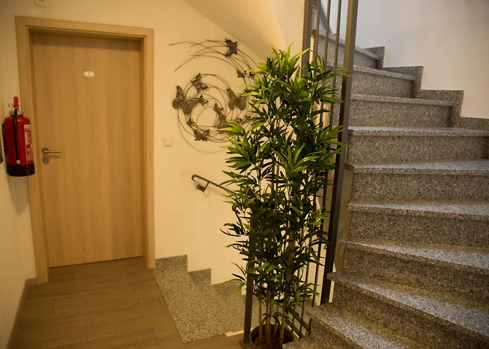 Zur Dorfschaenke 3* Klotten